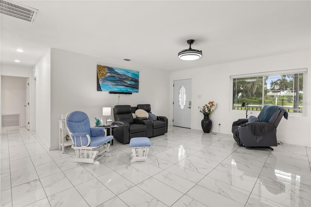 For Sale: $675,000 (3 beds, 3 baths, 1943 Square Feet)