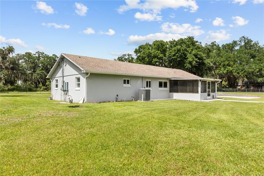 For Sale: $675,000 (3 beds, 3 baths, 1943 Square Feet)