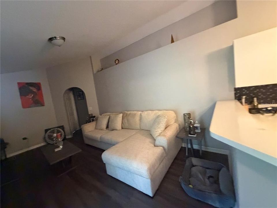 На продажу: $295,000 (4 спален, 2 ванн, 1640 Квадратных фут)