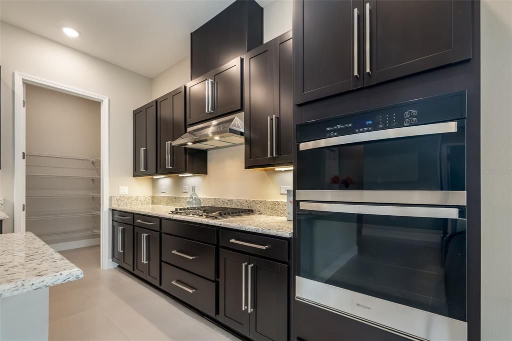 На продажу: $369,900 (2 спален, 2 ванн, 2029 Квадратных фут)
