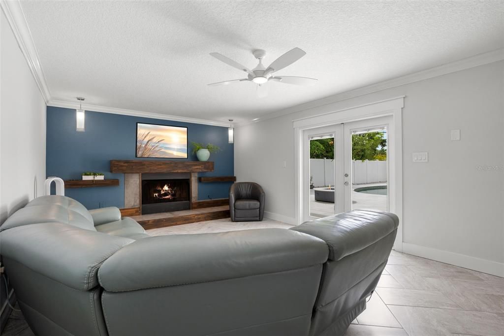 For Sale: $885,000 (3 beds, 2 baths, 2302 Square Feet)