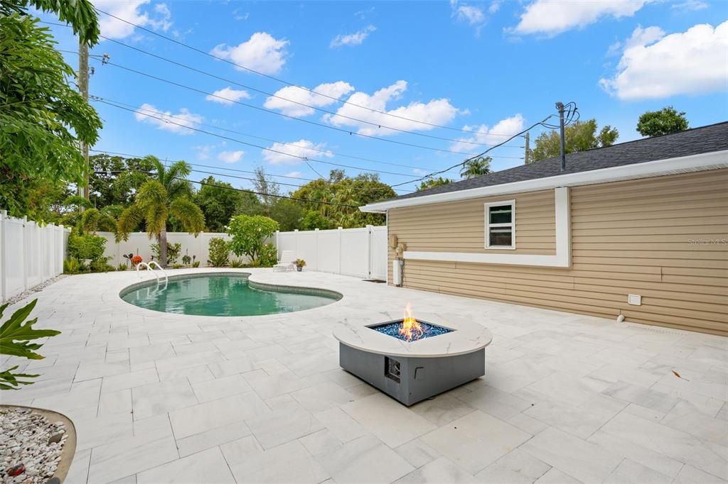 For Sale: $885,000 (3 beds, 2 baths, 2302 Square Feet)