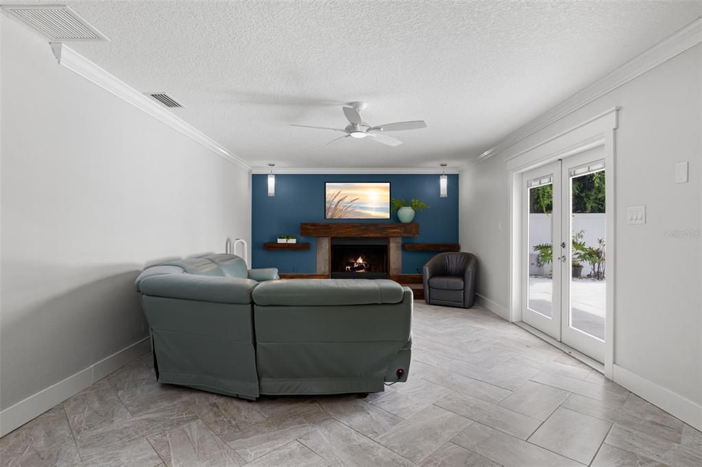 For Sale: $885,000 (3 beds, 2 baths, 2302 Square Feet)