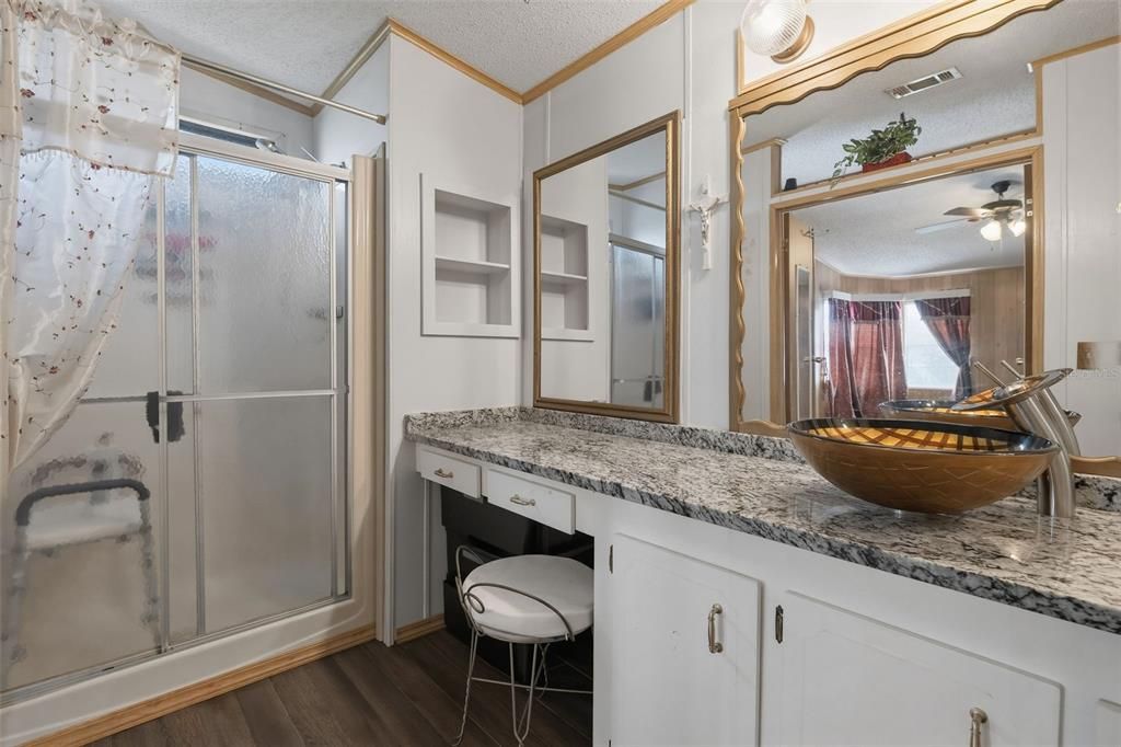 На продажу: $175,000 (2 спален, 2 ванн, 1266 Квадратных фут)