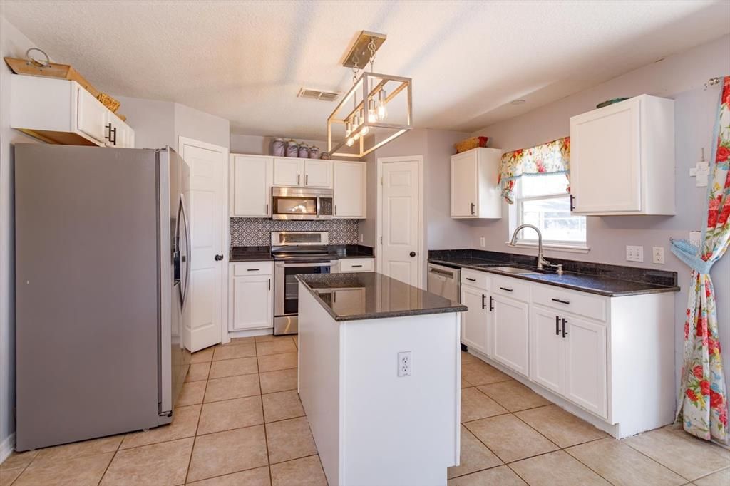 For Sale: $360,000 (4 beds, 2 baths, 2358 Square Feet)