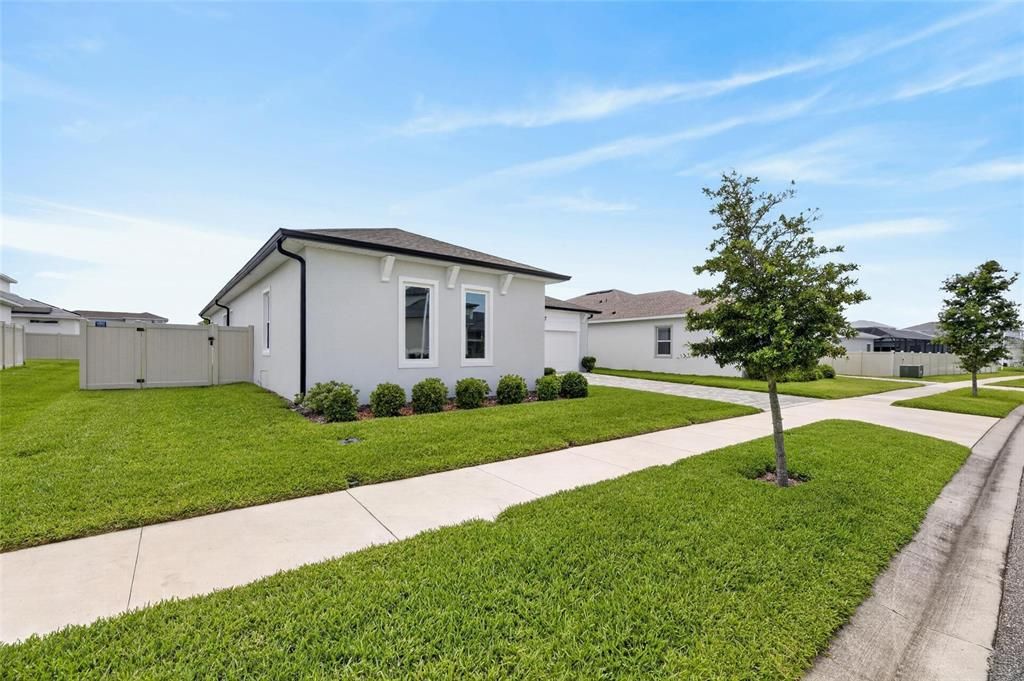 For Sale: $749,990 (4 beds, 2 baths, 2497 Square Feet)