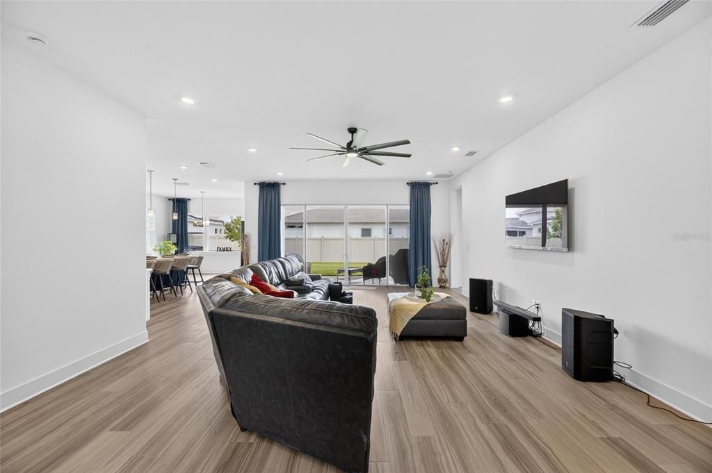 For Sale: $749,990 (4 beds, 2 baths, 2497 Square Feet)