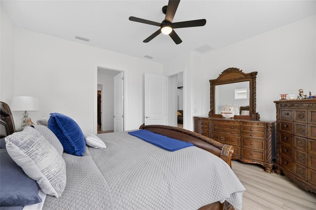 For Sale: $749,990 (4 beds, 2 baths, 2497 Square Feet)