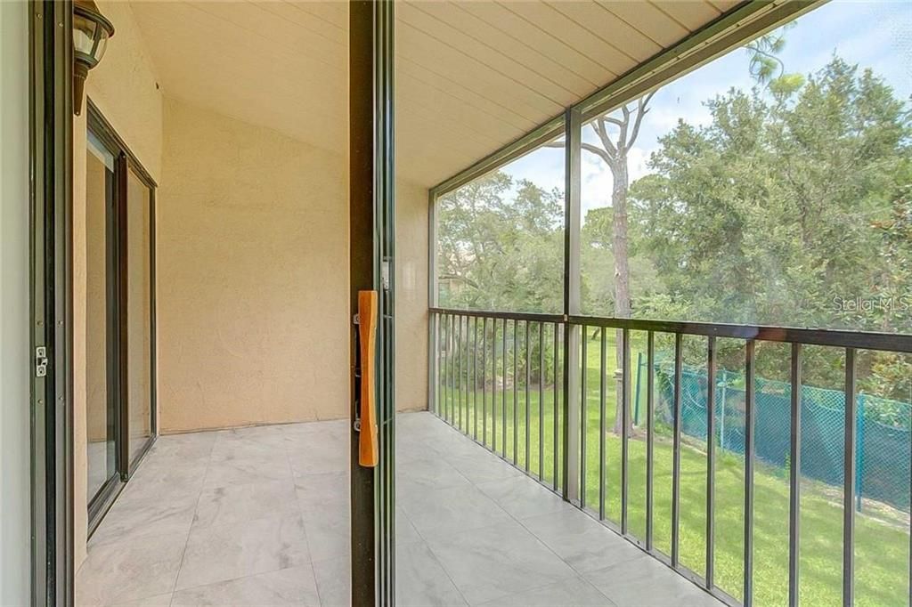 В аренду: $2,200 (2 спален, 2 ванн, 1075 Квадратных фут)