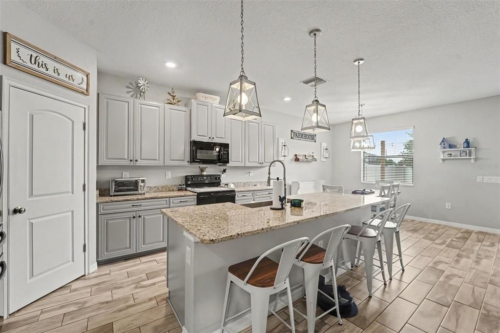 For Sale: $465,000 (4 beds, 3 baths, 2943 Square Feet)