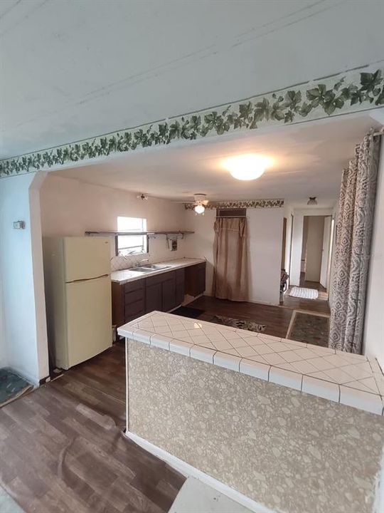 На продажу: $128,000 (2 спален, 2 ванн, 720 Квадратных фут)