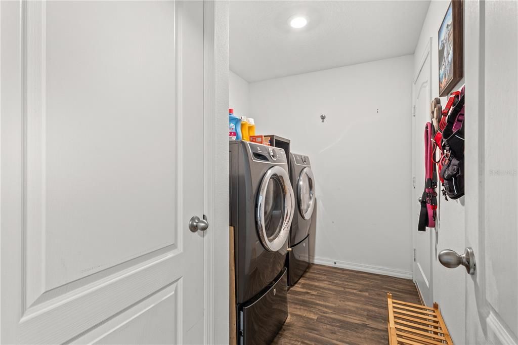 For Sale: $259,950 (3 beds, 2 baths, 1404 Square Feet)
