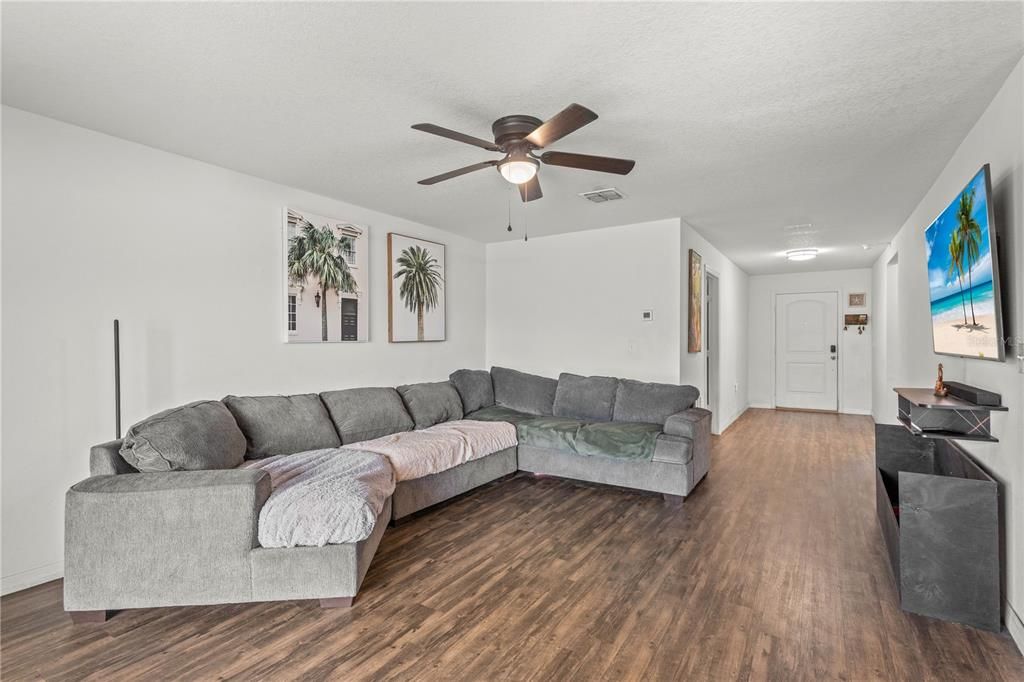 For Sale: $259,950 (3 beds, 2 baths, 1404 Square Feet)