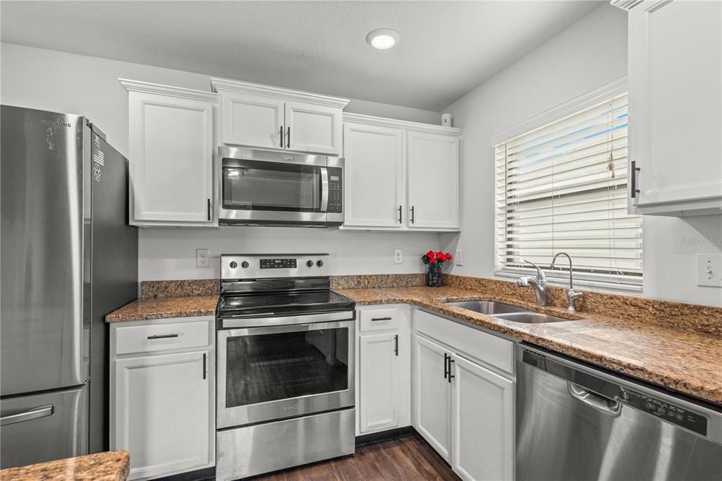 For Sale: $259,950 (3 beds, 2 baths, 1404 Square Feet)