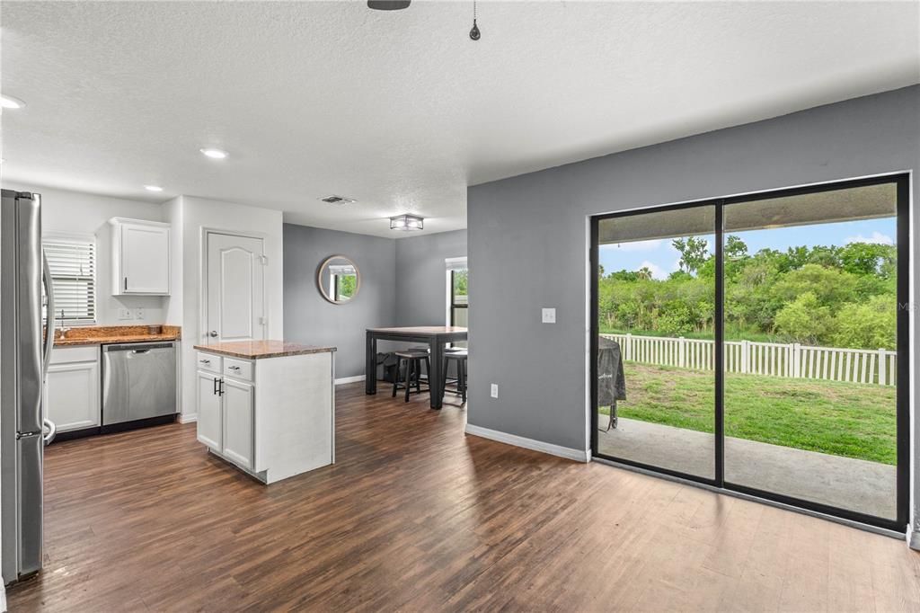For Sale: $259,950 (3 beds, 2 baths, 1404 Square Feet)