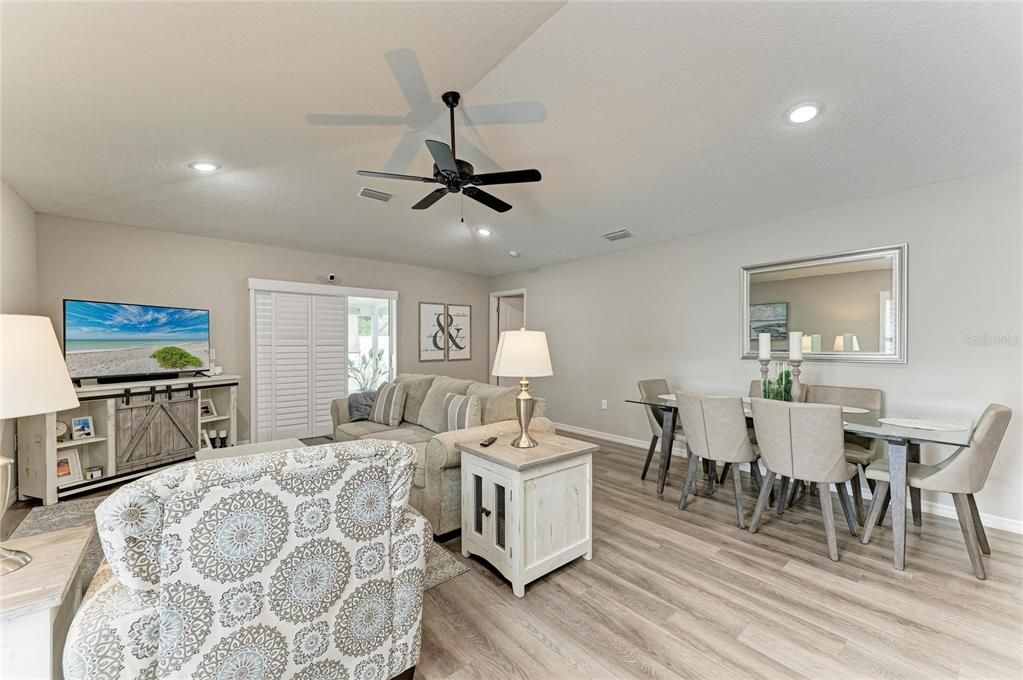 For Sale: $409,000 (2 beds, 2 baths, 1201 Square Feet)