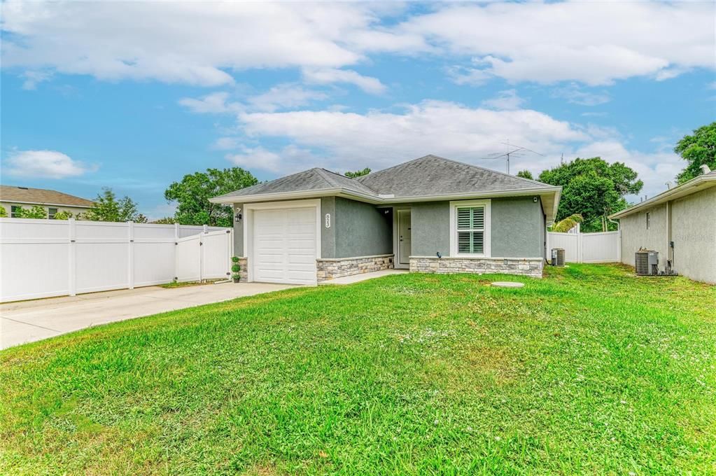 For Sale: $409,000 (2 beds, 2 baths, 1201 Square Feet)
