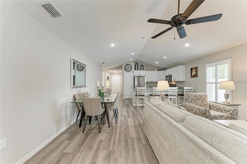 For Sale: $409,000 (2 beds, 2 baths, 1201 Square Feet)