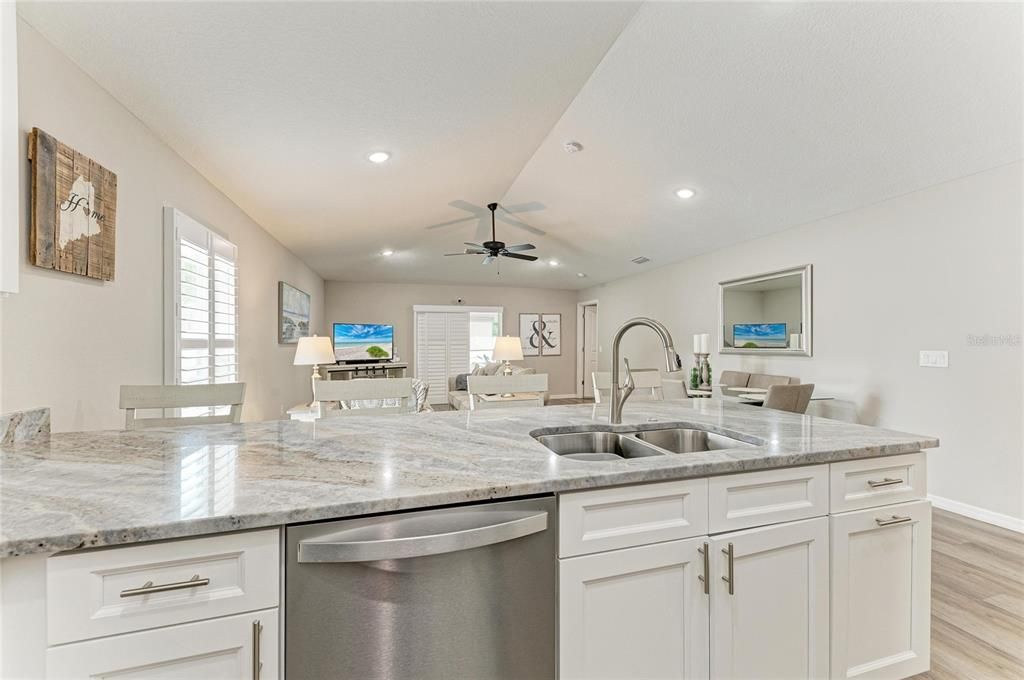 For Sale: $409,000 (2 beds, 2 baths, 1201 Square Feet)