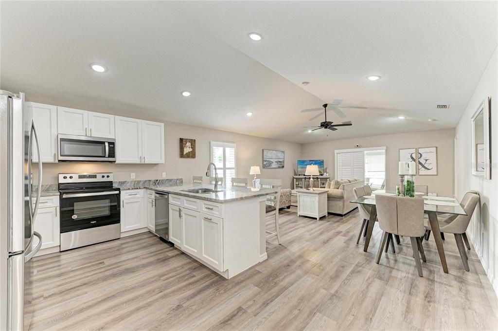 For Sale: $409,000 (2 beds, 2 baths, 1201 Square Feet)