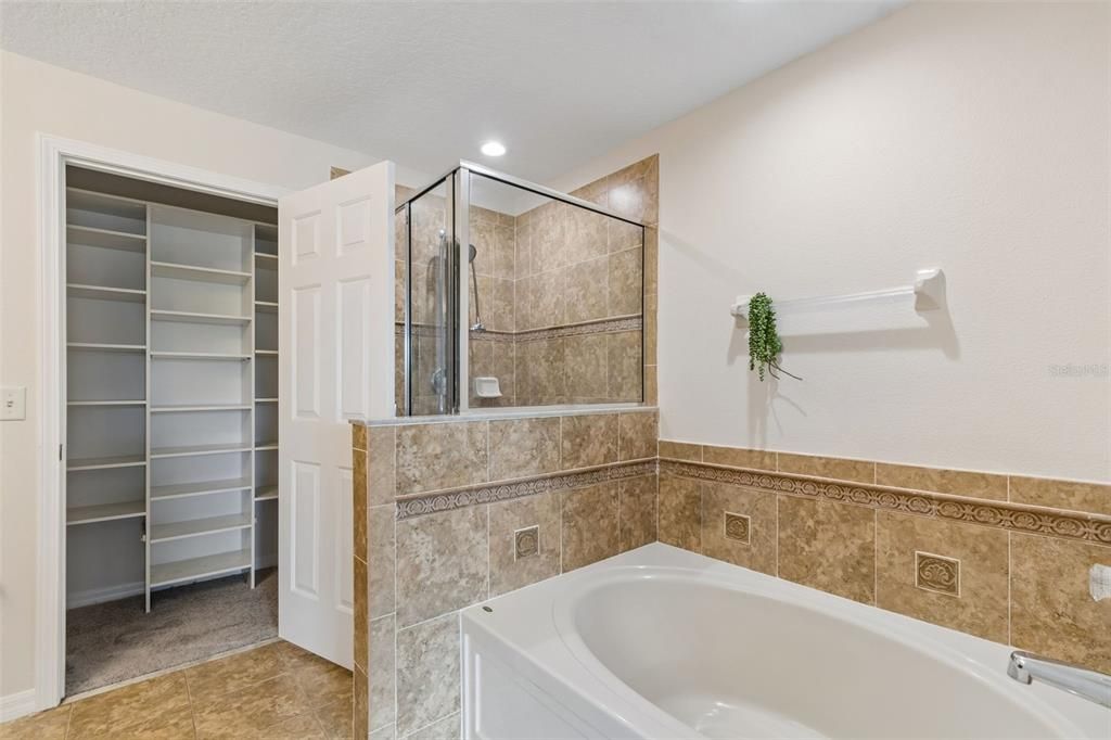 For Sale: $282,000 (4 beds, 4 baths, 2023 Square Feet)