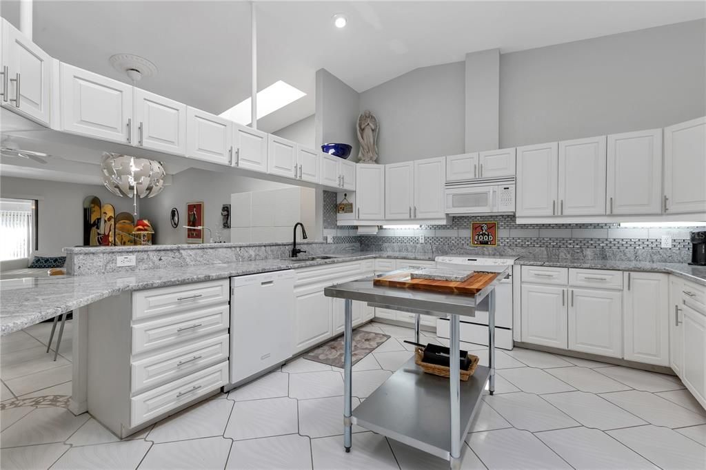 For Sale: $325,000 (3 beds, 2 baths, 2582 Square Feet)