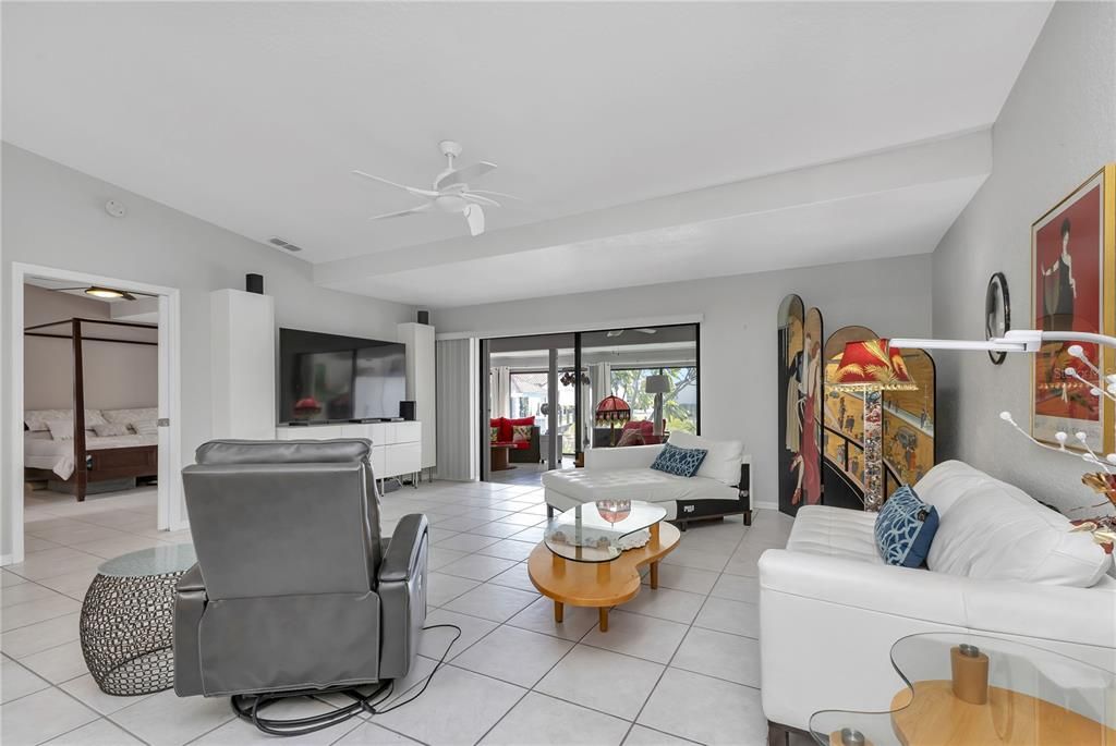For Sale: $325,000 (3 beds, 2 baths, 2582 Square Feet)
