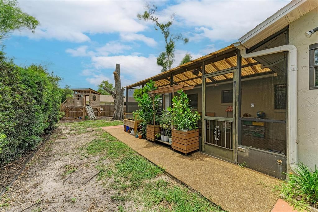 For Sale: $405,000 (3 beds, 2 baths, 1656 Square Feet)