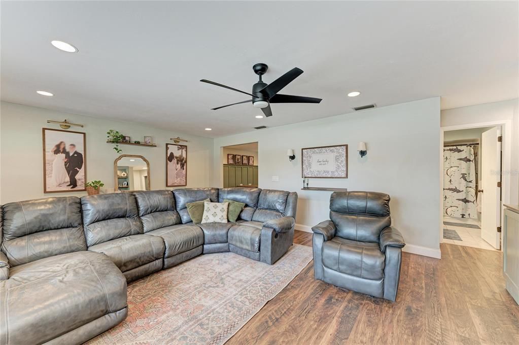 For Sale: $405,000 (3 beds, 2 baths, 1656 Square Feet)
