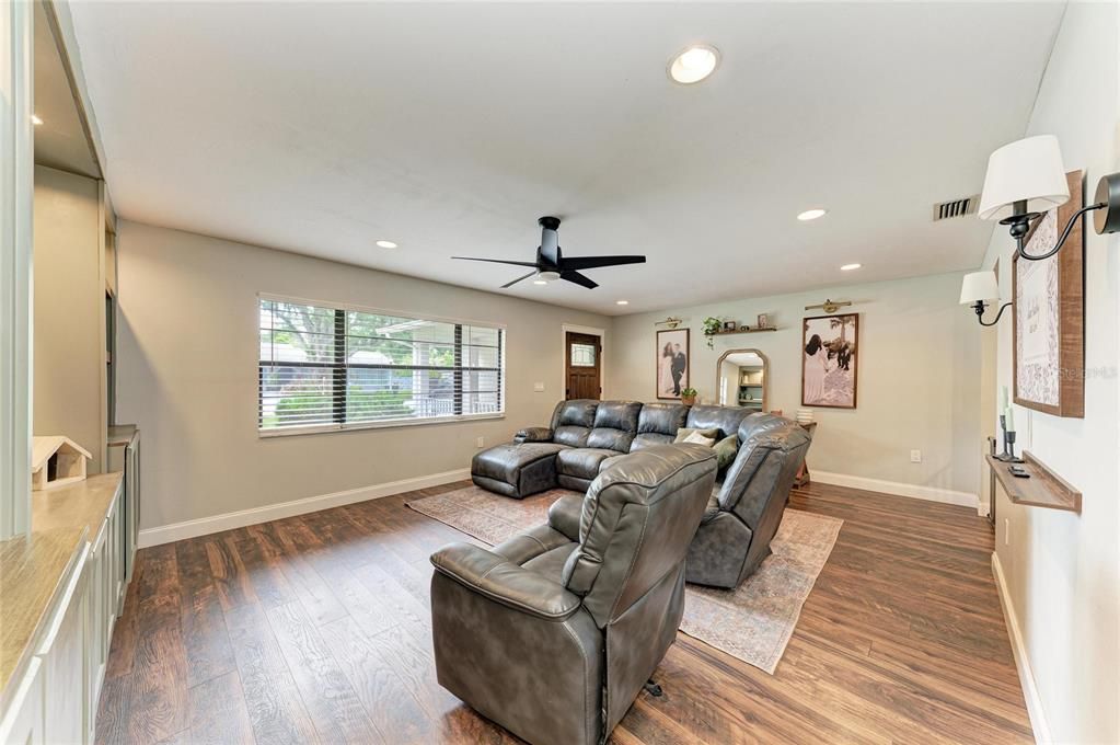 For Sale: $405,000 (3 beds, 2 baths, 1656 Square Feet)