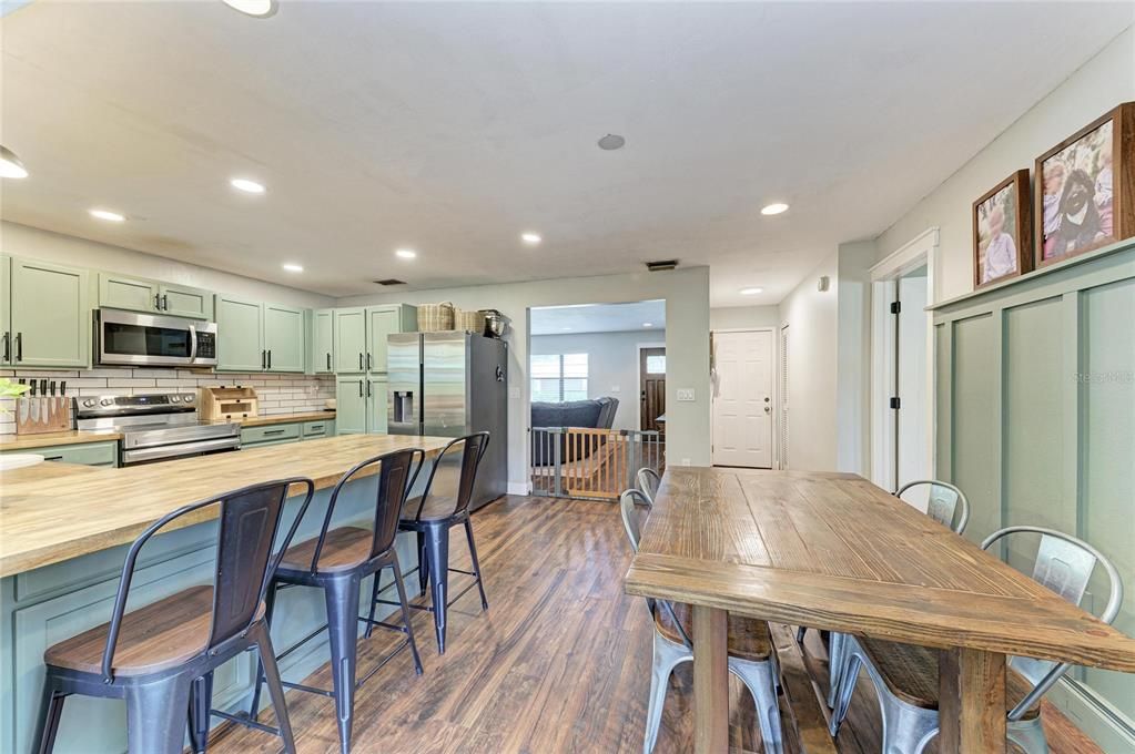 For Sale: $405,000 (3 beds, 2 baths, 1656 Square Feet)