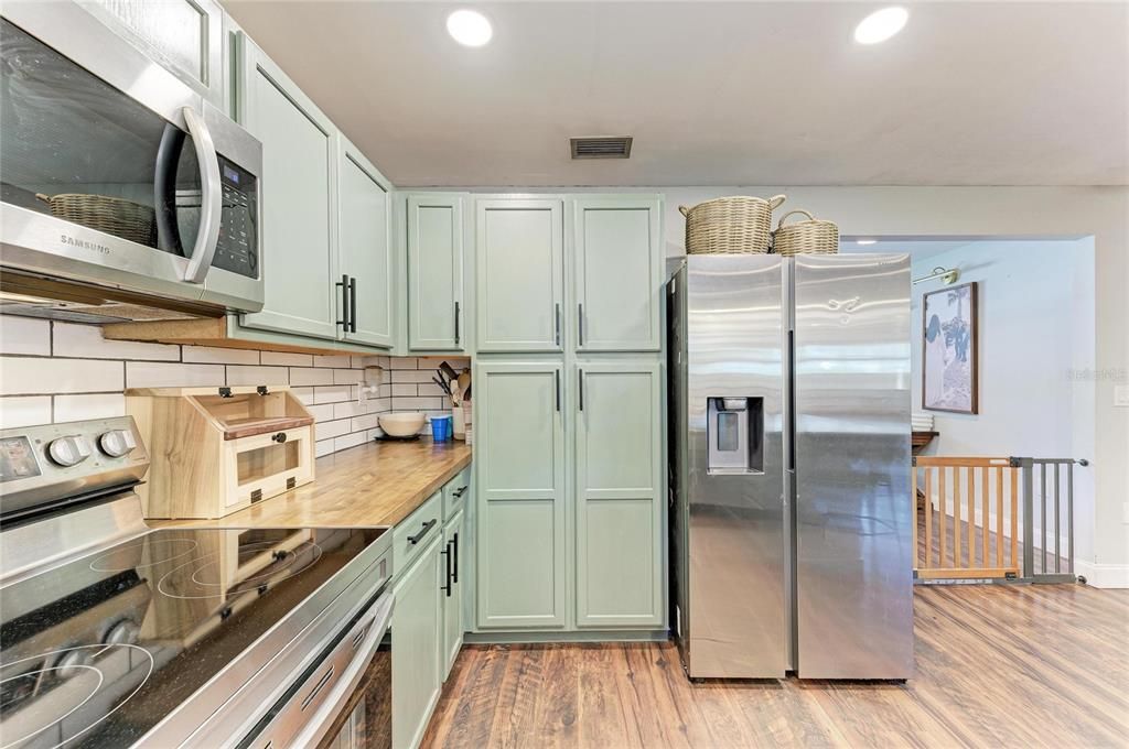 For Sale: $405,000 (3 beds, 2 baths, 1656 Square Feet)