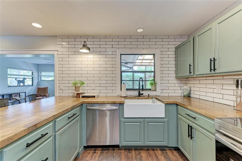 For Sale: $405,000 (3 beds, 2 baths, 1656 Square Feet)