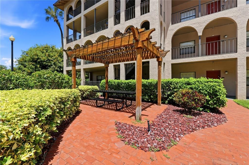 For Sale: $270,000 (2 beds, 2 baths, 1114 Square Feet)