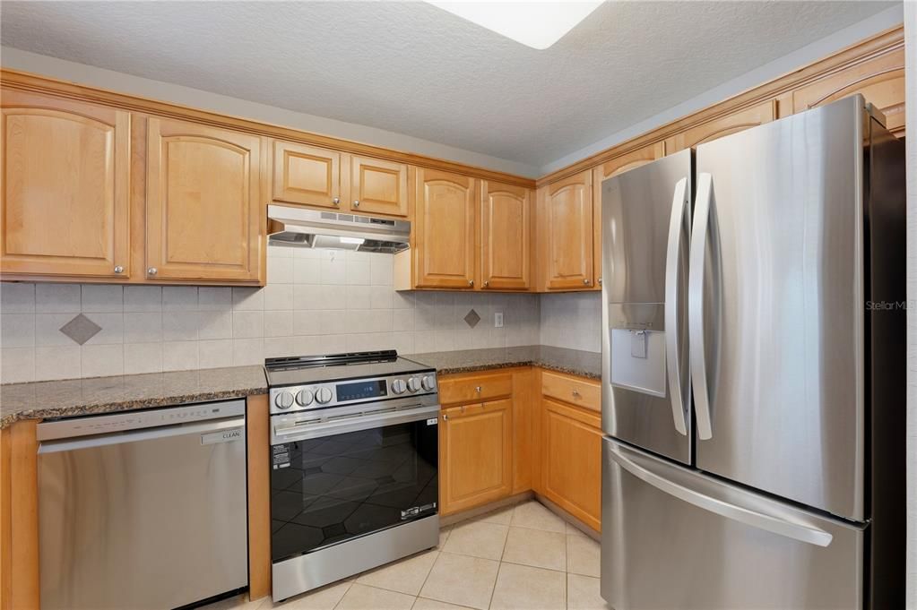 For Sale: $270,000 (2 beds, 2 baths, 1114 Square Feet)