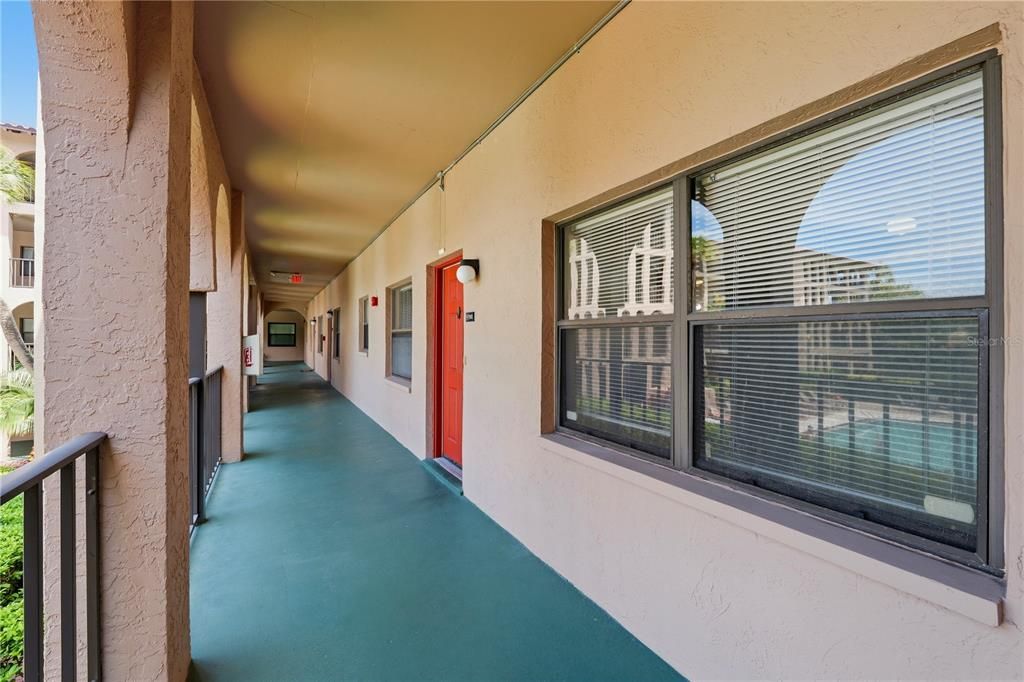For Sale: $270,000 (2 beds, 2 baths, 1114 Square Feet)