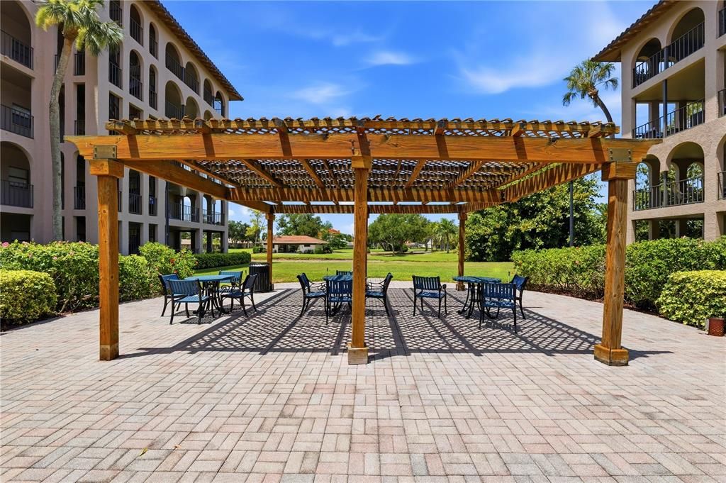 For Sale: $270,000 (2 beds, 2 baths, 1114 Square Feet)