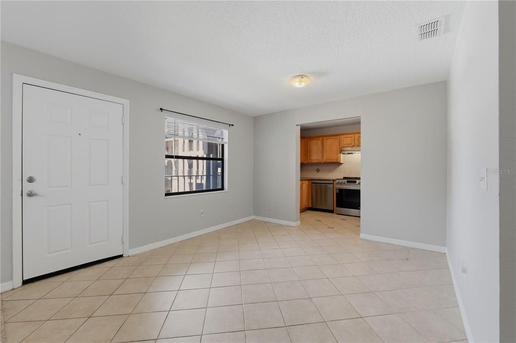 For Sale: $270,000 (2 beds, 2 baths, 1114 Square Feet)