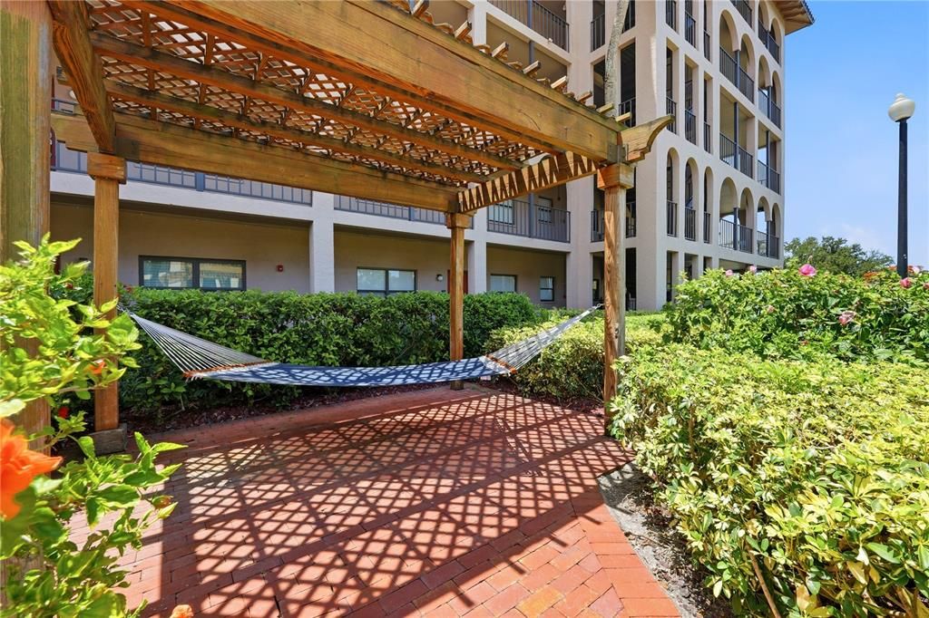 For Sale: $270,000 (2 beds, 2 baths, 1114 Square Feet)