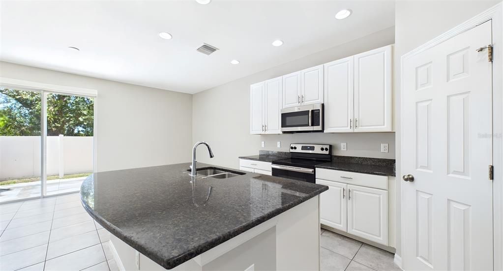 En Venta: $255,000 (3 camas, 2 baños, 1400 Pies cuadrados)