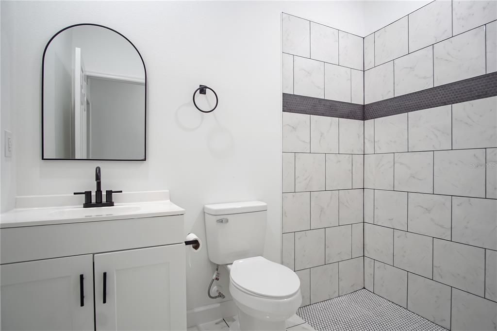 For Rent: $1,999 (4 beds, 2 baths, 1706 Square Feet)