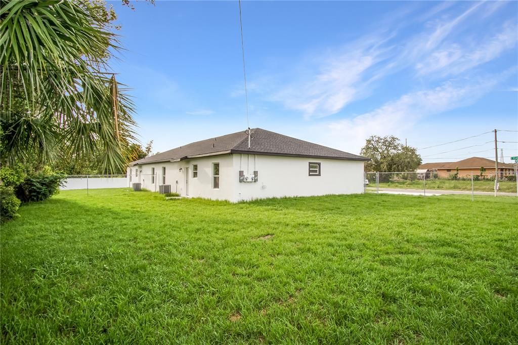 For Rent: $1,999 (4 beds, 2 baths, 1706 Square Feet)