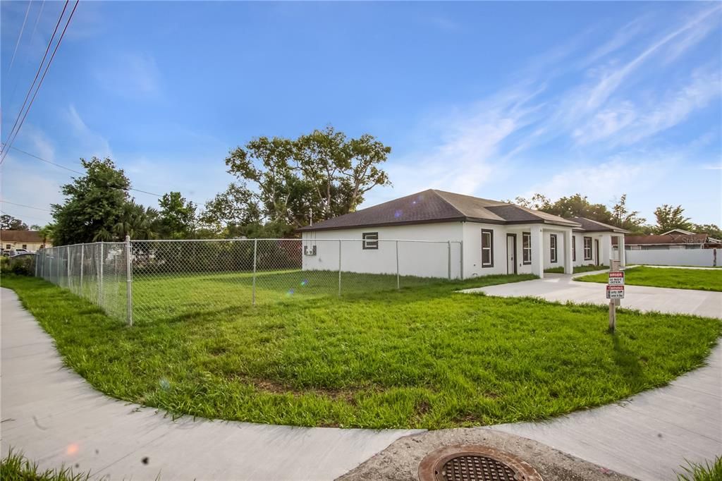 For Rent: $1,999 (4 beds, 2 baths, 1706 Square Feet)