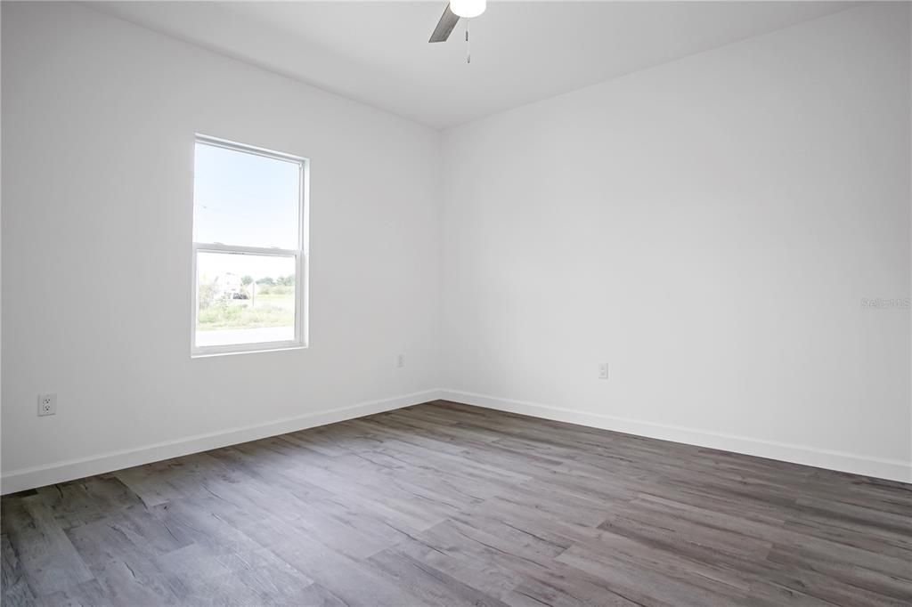 For Rent: $1,999 (4 beds, 2 baths, 1706 Square Feet)