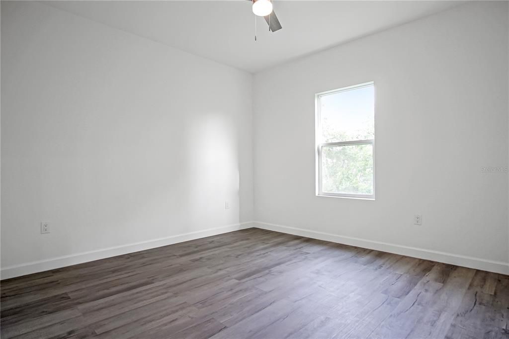 For Rent: $1,999 (4 beds, 2 baths, 1706 Square Feet)