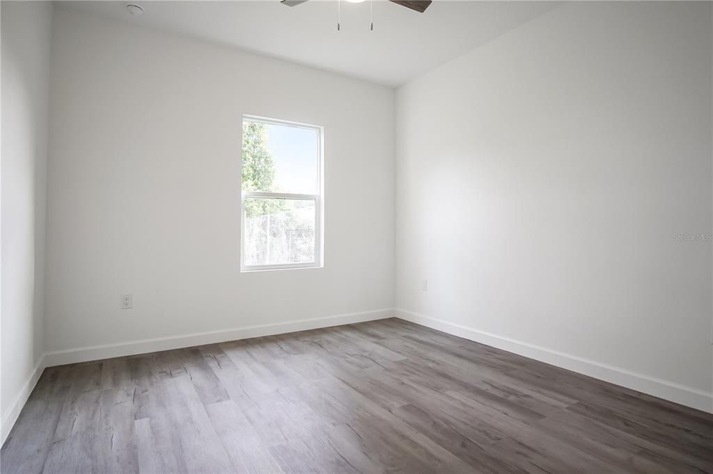 For Rent: $1,999 (4 beds, 2 baths, 1706 Square Feet)