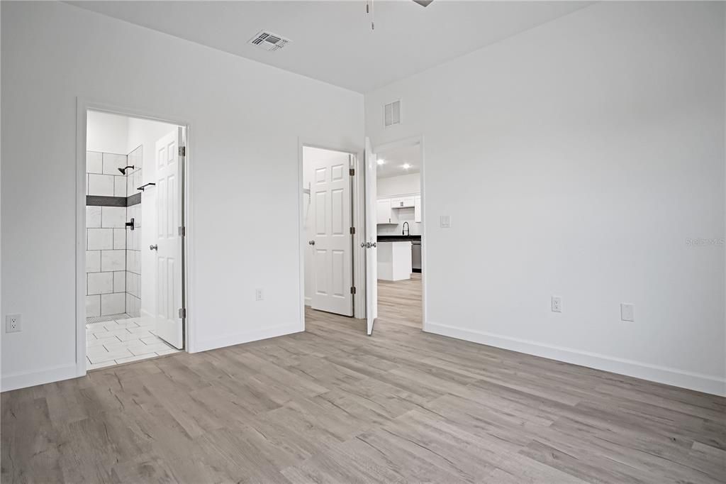 For Rent: $1,999 (4 beds, 2 baths, 1706 Square Feet)