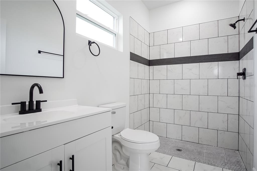 For Rent: $1,999 (4 beds, 2 baths, 1706 Square Feet)