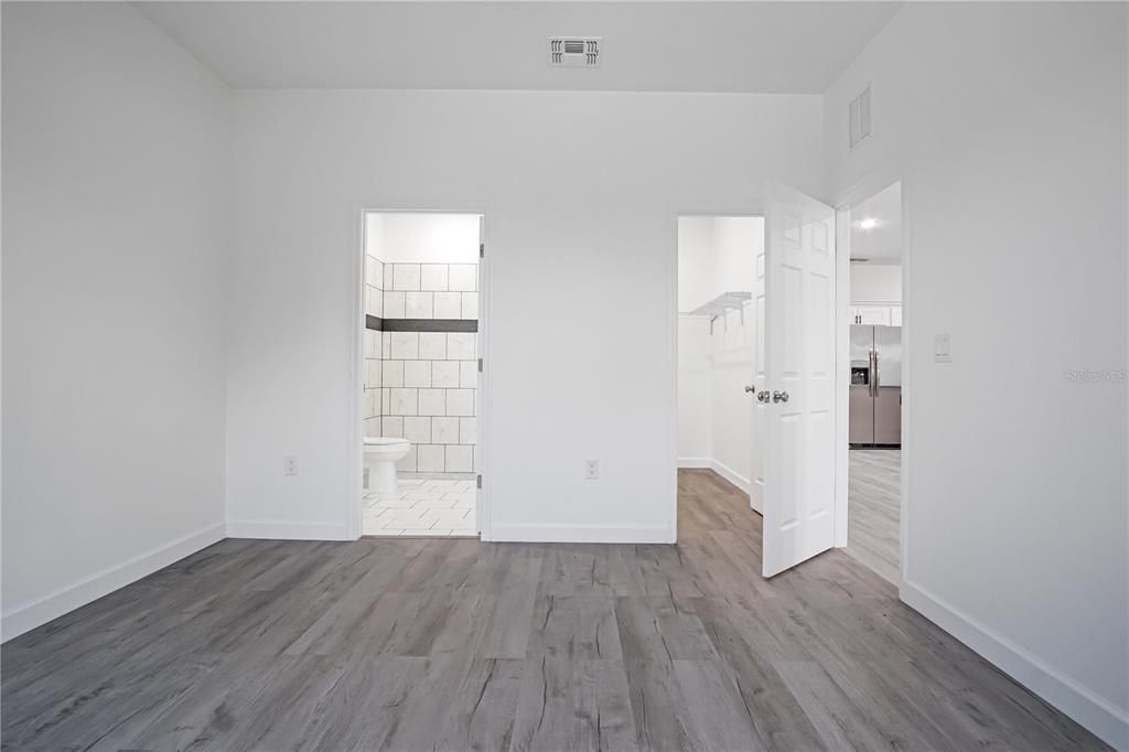 For Rent: $1,999 (4 beds, 2 baths, 1706 Square Feet)