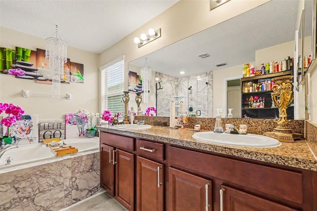 For Sale: $375,614 (4 beds, 2 baths, 2374 Square Feet)